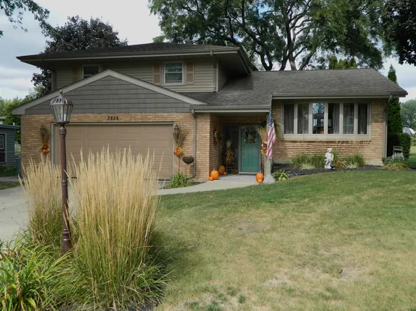 3838 Abbotsford Rd, Rockford, IL 61107