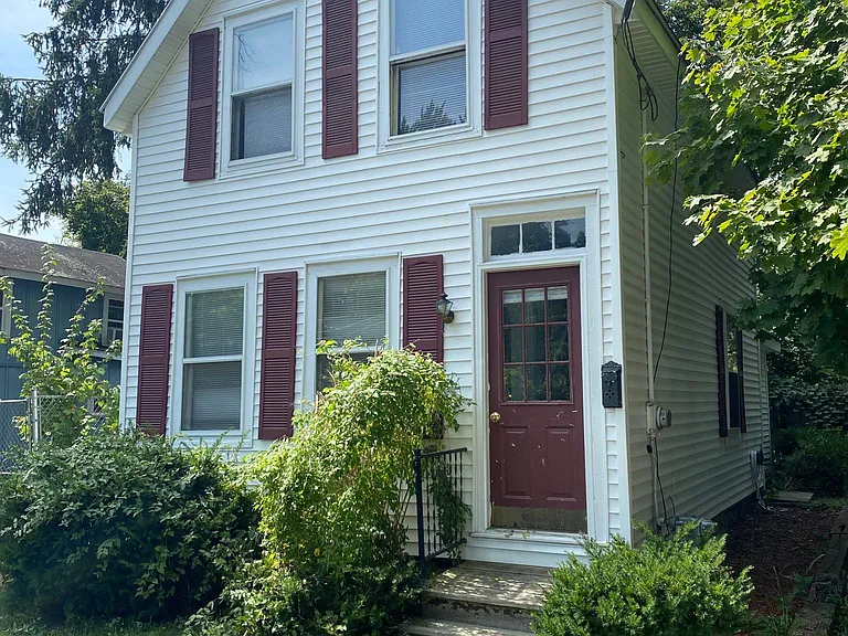 312 S Mulberry St — Photo 2