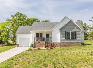4616 Boxwood Dr, Walkertown, NC 27051