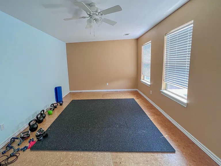 12021 Hawthorne Ln — Photo 11