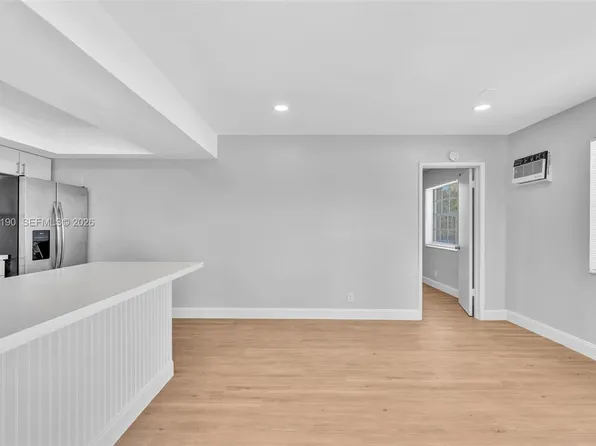 161 NW 40th St, Oakland Park, FL