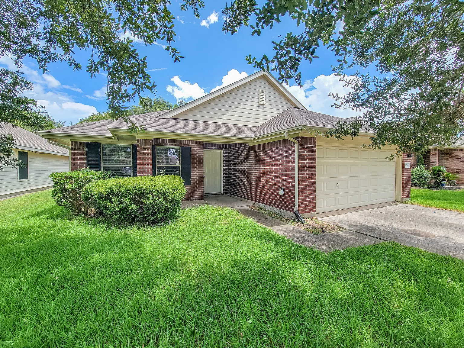 3 bed, 1557 sqft, $2,100 — Photo 2