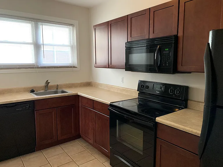 654 Washington Rd #3B — Photo 2