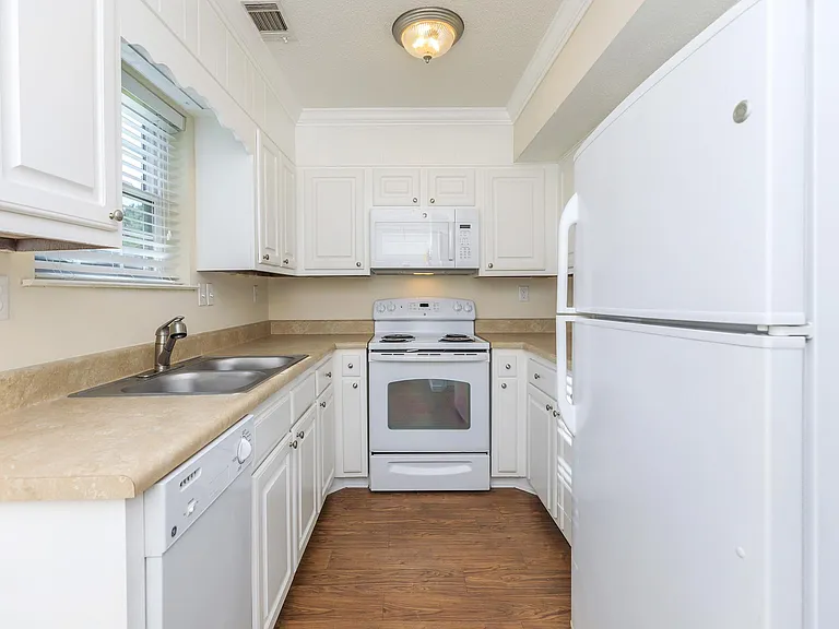 Mission Ridge Apartments — Photo 11