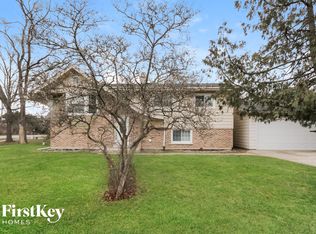 0S459 East St, Winfield, IL 60190