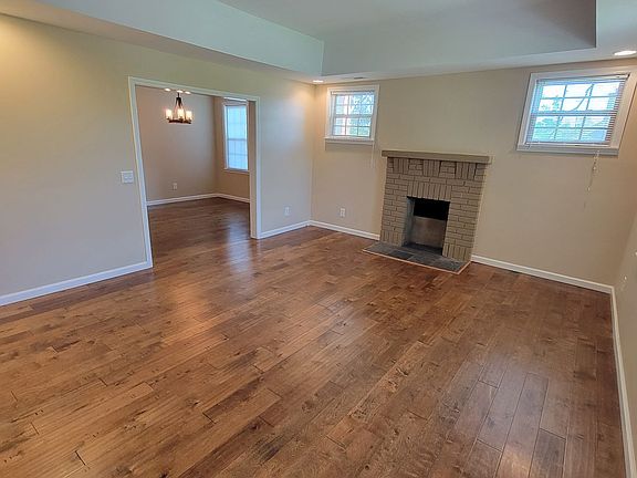 3rd image of 250 E Main St