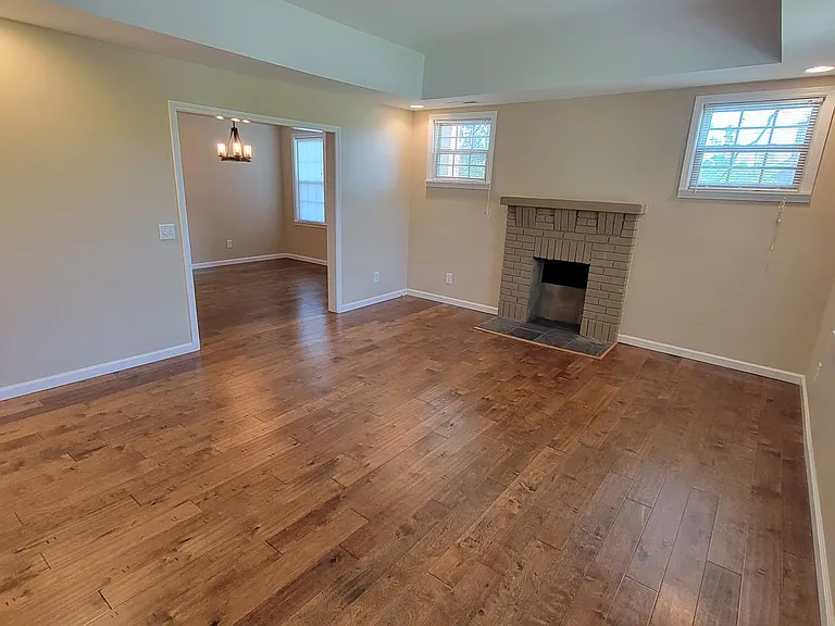 250 E Main St — Photo 3