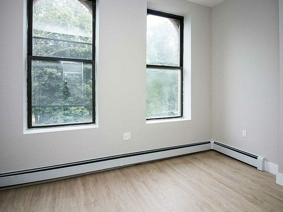 3rd image of 804 Macon St APT 1A