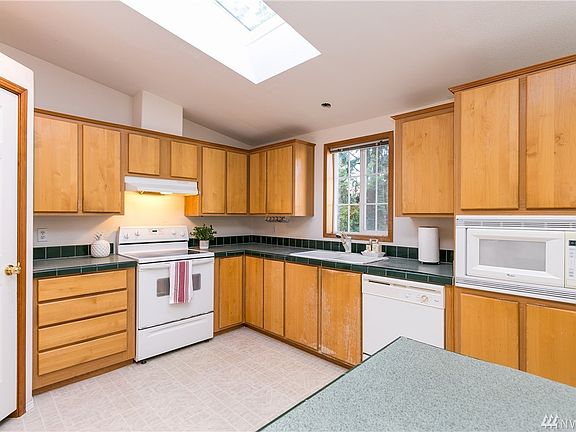 4th image of 5757 Salish Rd