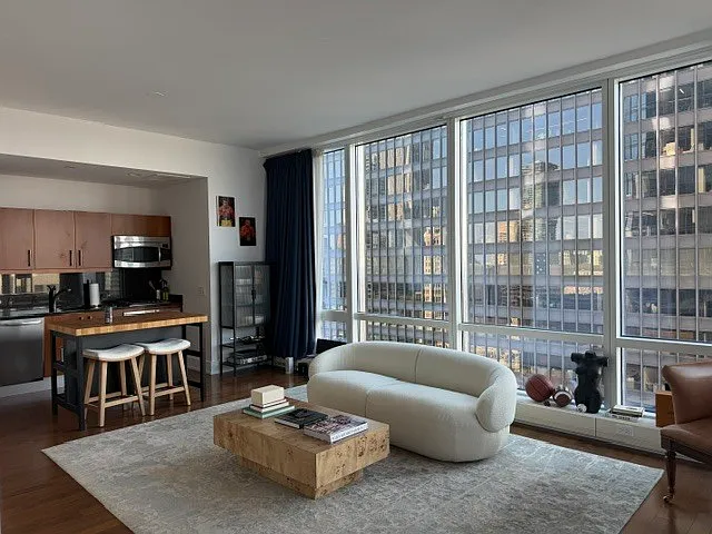 Studio, 713 sqft, $2,800 — Photo 2