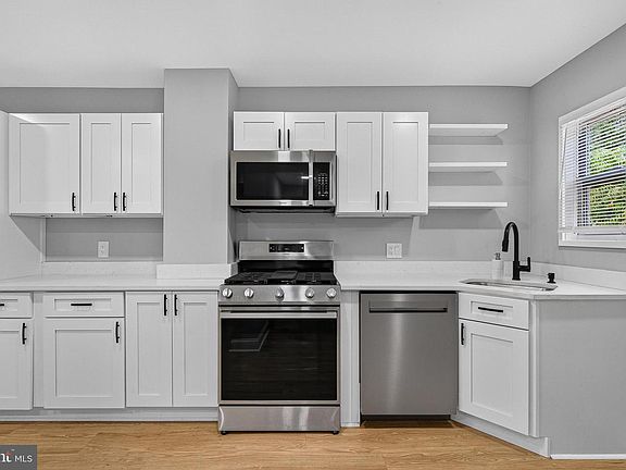 3rd image of 3527 Horton Ave