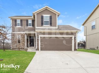 11109 Highview Rd, Peculiar, MO 64078