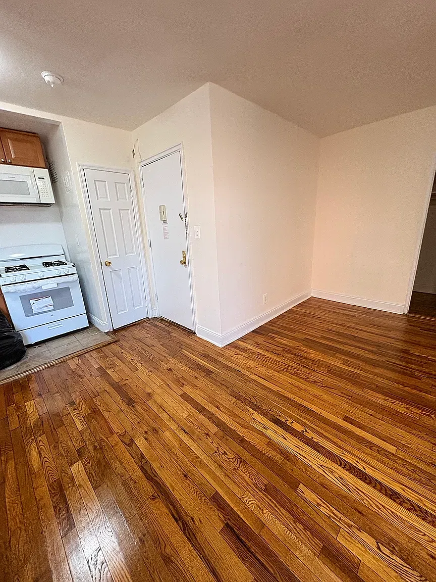18-22 21st Avenue — Photo 1