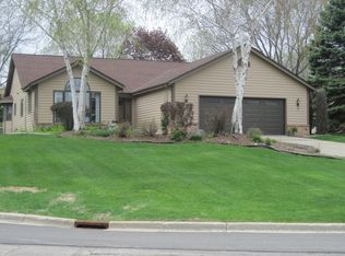 5033 S 101st St, Greenfield, WI 53228