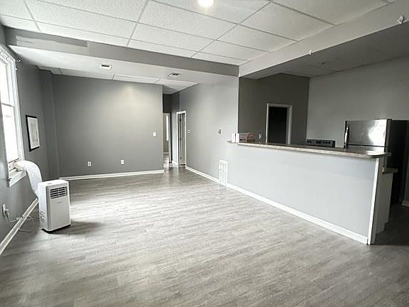 4th image of 108 W Grand River Ave #B