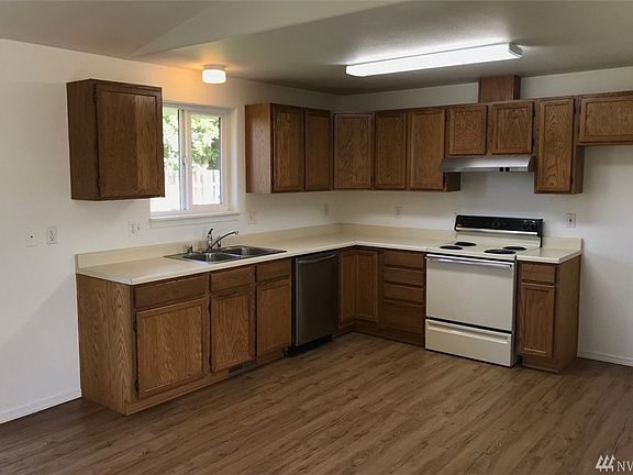 5th image of 1121 E Saint Helens Dr
