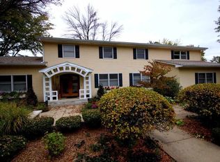 2122 Winding Hill Rd, Davenport, IA 52807