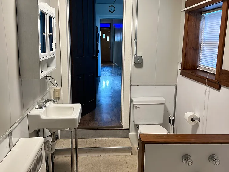 122 N Main St — Photo 12