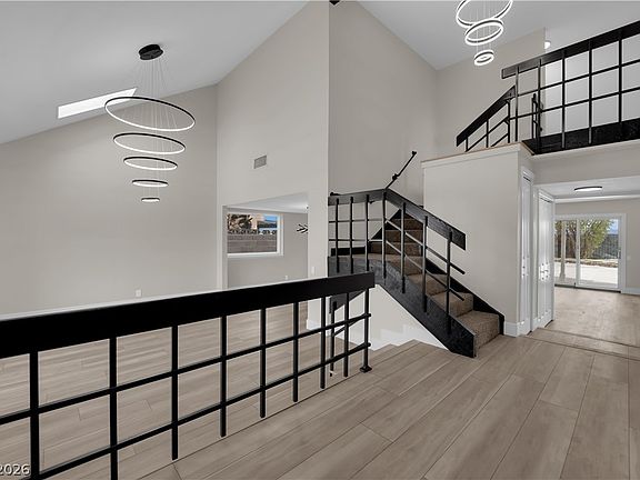 4th image of 5060 Ridgeview Dr