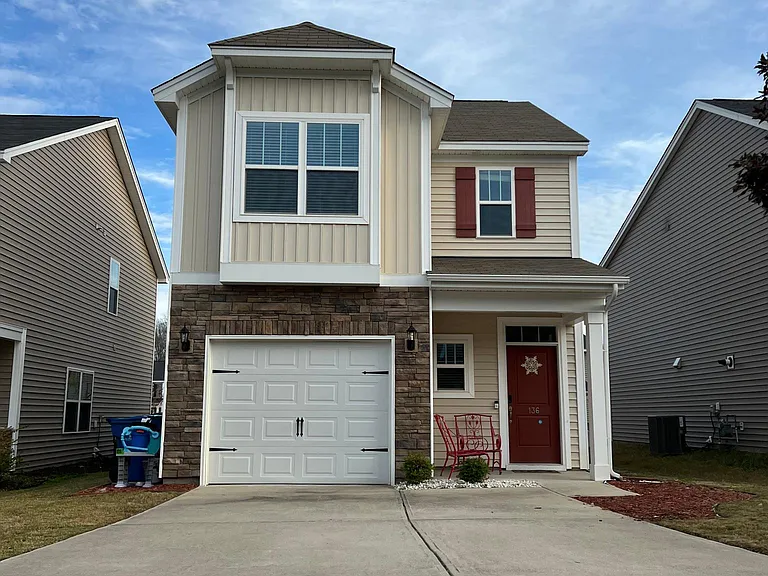 136 Brewers Oak Ln — Photo 1