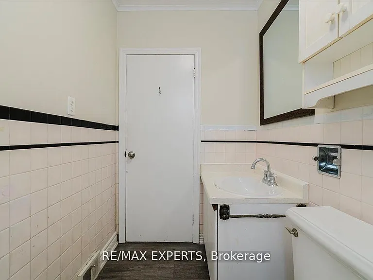 5323 Lawrence Ave E — Photo 27