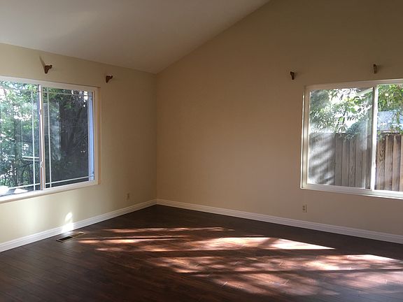 2nd image of 3327 Woodside Ln