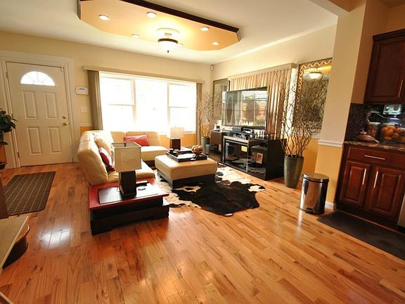 3rd image of 1519 Adee Ave #A