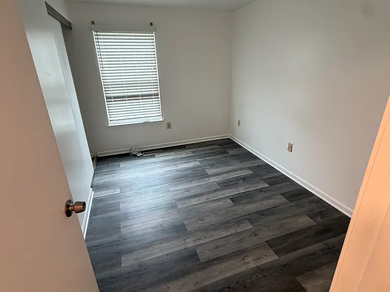 17628 Longview Ln — Photo 12