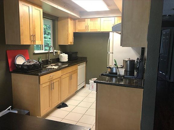 3rd image of 5827 204th St SW Unit 1