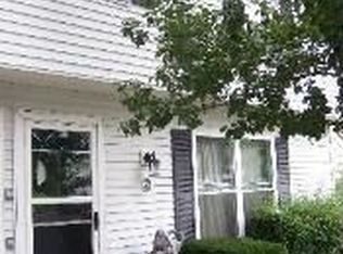 20 S Fernwood Dr, Bolingbrook, IL 60440