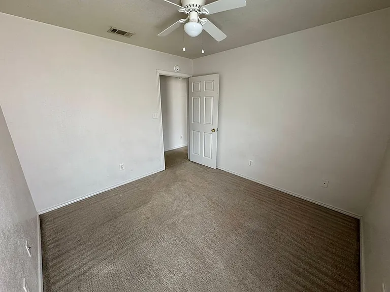 5005 John David Dr — Photo 15