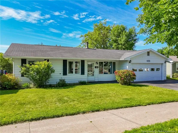 422 Sewell St, Fredericton, NB E3A 5E2