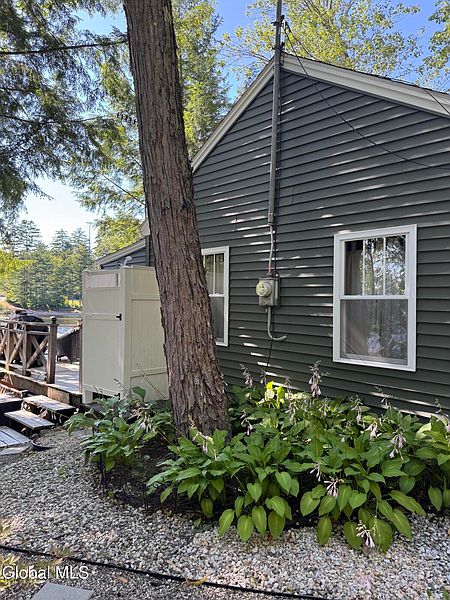 4th image of 833 E River Drive