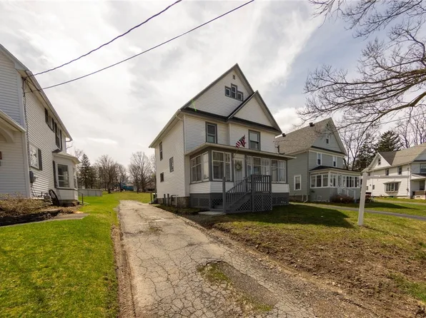 28 Dolbeer St, Perry, NY 14530