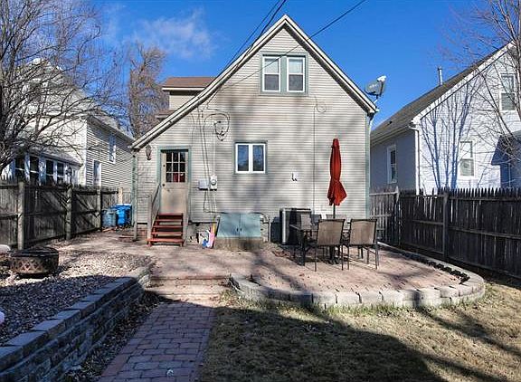 3rd image of 327 Jackson St