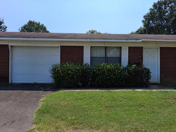 313 McKennon Ct, Clarksville, AR 72830