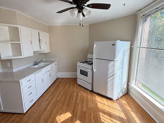 3rd image of 2612 Erie Ave #2