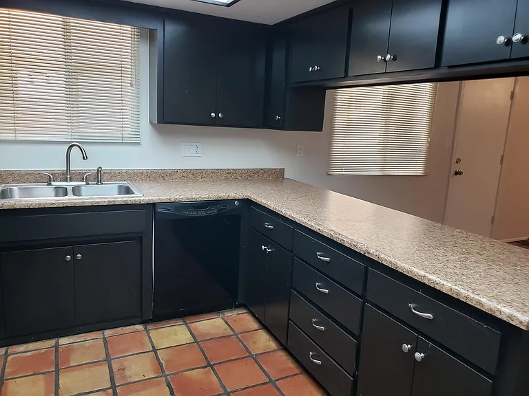 2705 S Jentilly Ln — Photo 5