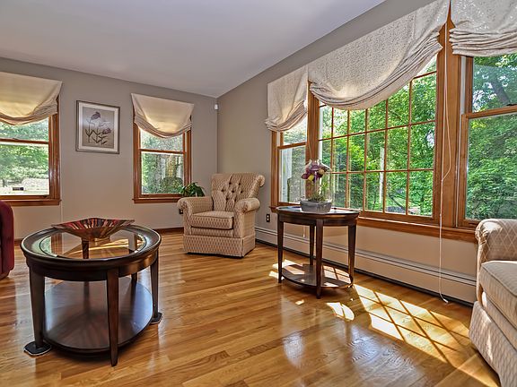 4th image of 14 Bridie Ln