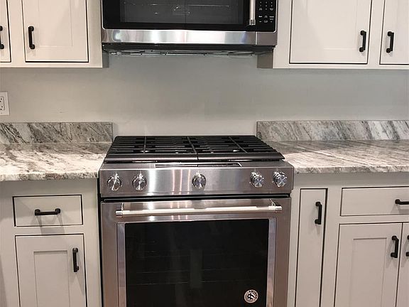 5th image of 213 Oviedo St