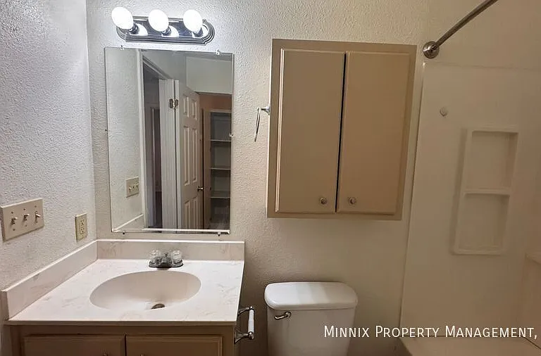 711 S Austin Ave #206 — Photo 15