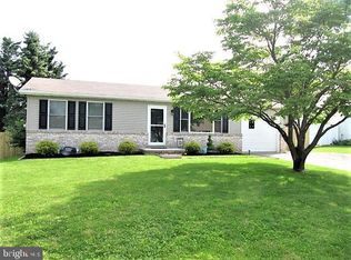 12 Colonial Dr, Hanover, PA 17331