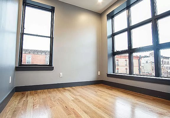 4th image of 321 Sumpter St #2F