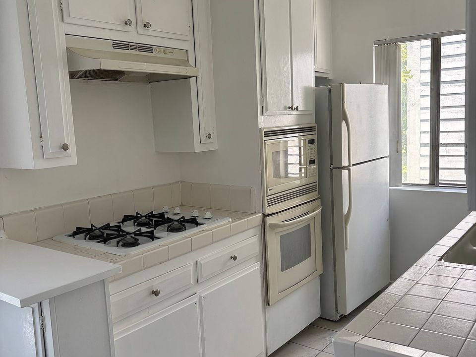 Stovetop, vent, mircowave, oven and refrigerator