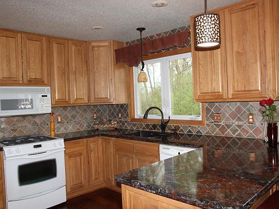 3rd image of 106 Savanna Ln