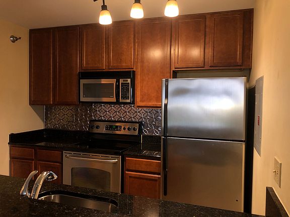 3rd image of 208 Glengarry Dr #4-302