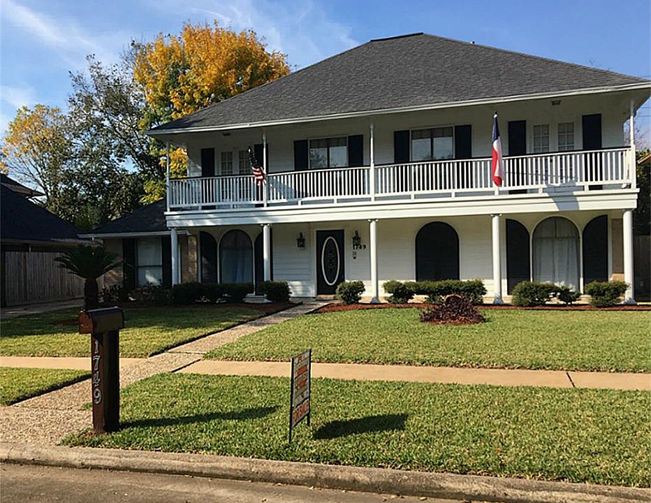 1st image of 1749 Carriage Way