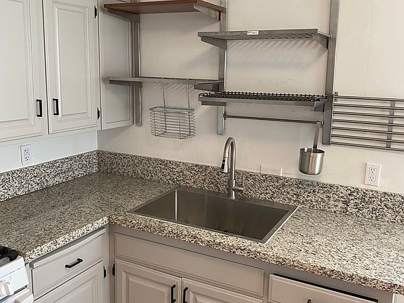 5th image of 620 E Tulare Ave #1