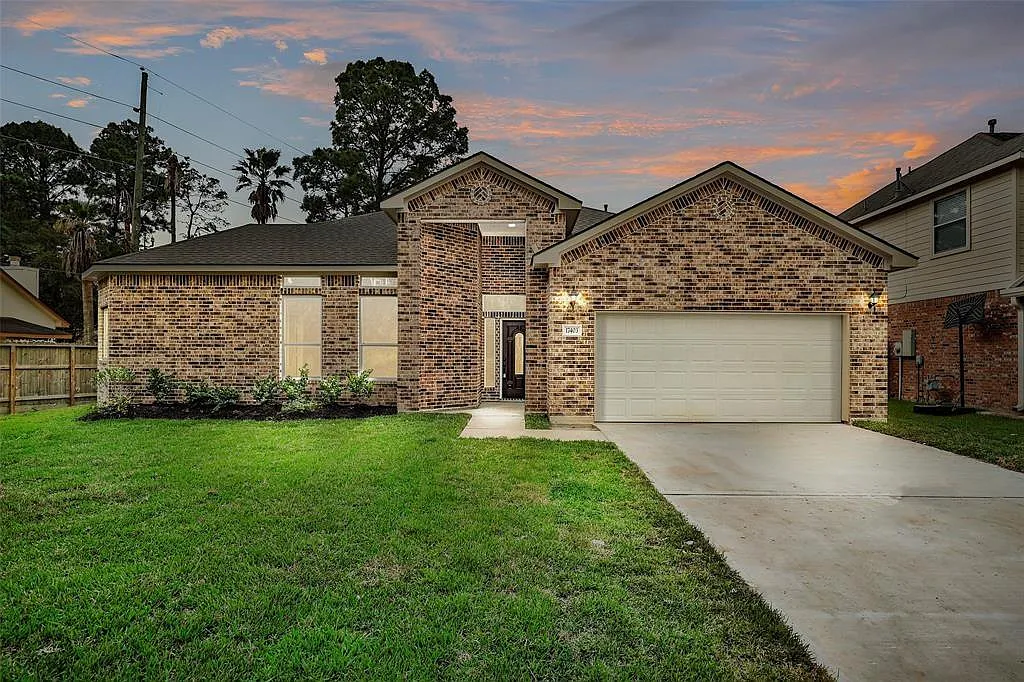 4 bed, 2.5 bath, 2476 sqft, $2,700 — Photo 1