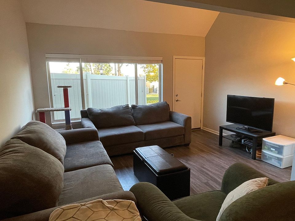 1st image of 1239 E Prairie Brook Dr